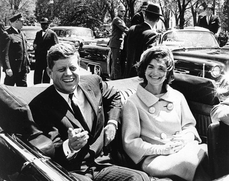 epa06291633 (FILE) - A handout photo made available by John F. Kennedy presidential Library shows US President John F. Kennedy (L) and First Lady Jacqueline Kennedy (R) following arrival ceremonies for H. E. Habib Bourguiba, President of Tunisia, at Blair House, in Washington, D.C., USA, 03 May 1961 (issued 26 October 2017). The classified files on the assassination of former US Pesident John F Kennedy will be on 26 October, US President Donald Trump announced on twitter on 25 October. The US Congress ruled in 1992 that all JFK documents be released within 25 years, unless the US President decides the release would damage national security. John F. Kennedy was shot dead in Dallas in 1963 by Lee Harvey Oswald.  EPA/ABBIE ROWE / NATIONAL PARK SERVICE HANDOUT EDITORIAL USE ONLY/NO SALES HANDOUT EDITORIAL USE ONLY/NO SALES *** Local Caption *** 51102125