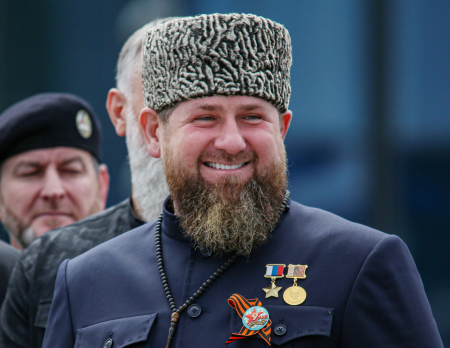 2023-01-19T154638Z_61586139_RC2N3U90PHMC_RTRMADP_5_UKRAINE-CRISIS-RUSSIA-KADYROV-PRIGOZHIN-450x348