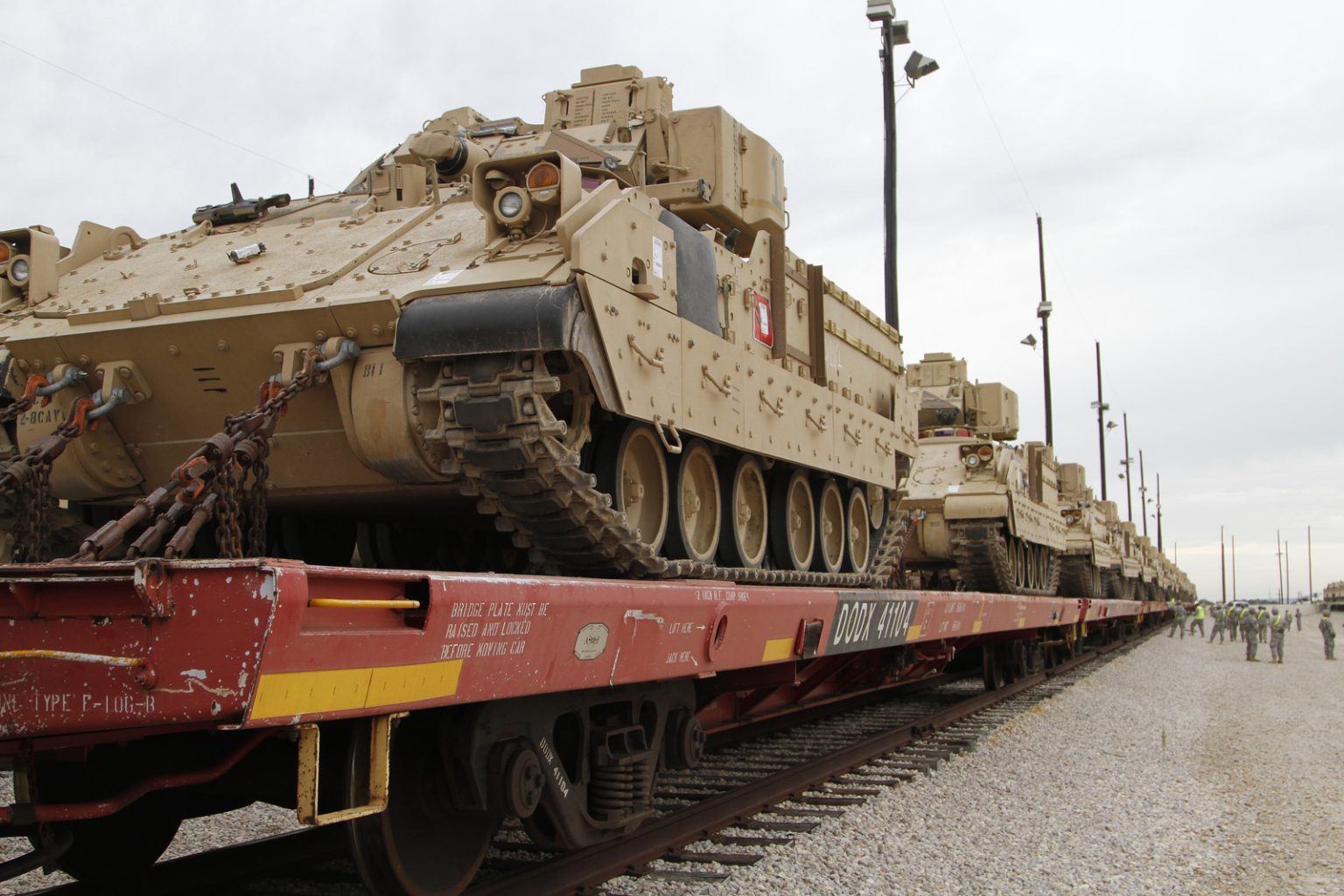 M2-Bradley-Fighting-Vehicle-On-flatbed-railcar-1536x1024