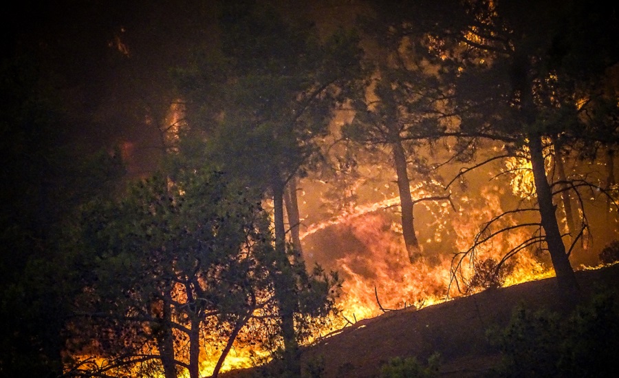 Για τέταρτη μέρα η μεγάλη πυρκαγιά στην Ρόδο, μαίνεται ανεξέλεγκτη, στιγμιότυπα από τις περιοχές Κιοτάρι, Λάρδος, Γλύστρα, Σάββατο 22 Ιουλίου 2023  (ΑΡΓΥΡΗΣ ΜΑΝΤΙΚΟΣ /EUROKINISSI)