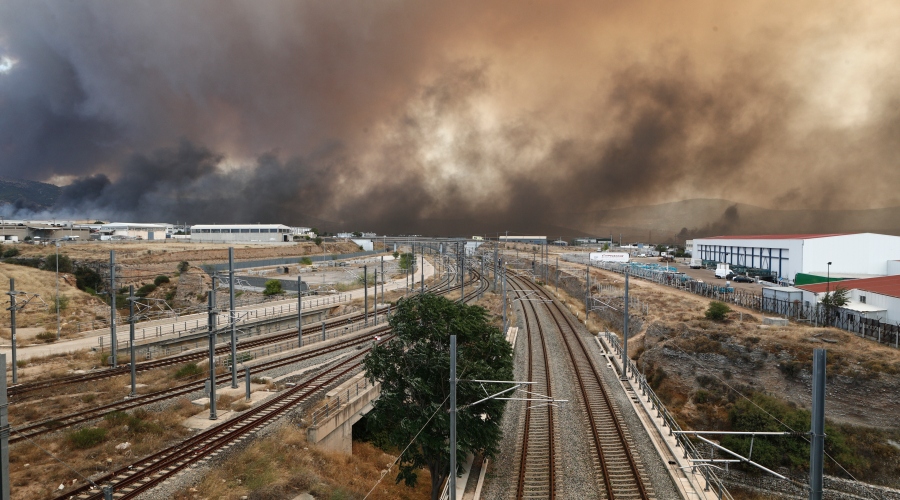 Μεγάλη πυρκαγιά στην περιοχή Λάκκα Κατσαρή στον Ασπρόπυργο στην βιομηχανική περιοχή, επιχειρούν ισχυρές πυροσβεστικές δυνάμεις , Τρίτη 22 Αυγούστου 2023  (ΣΩΤΗΡΗΣ ΔΗΜΗΤΡΟΠΟΥΛΟΣ/ EUROKINISSI)