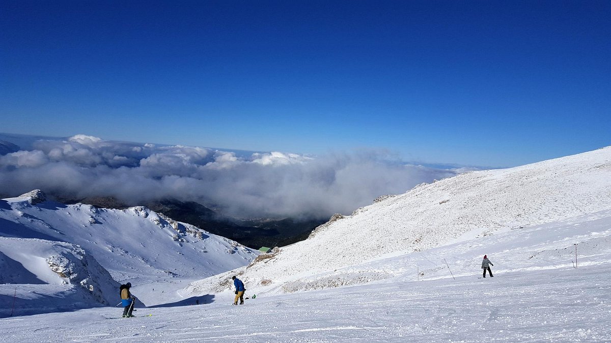 ski-center-helmos