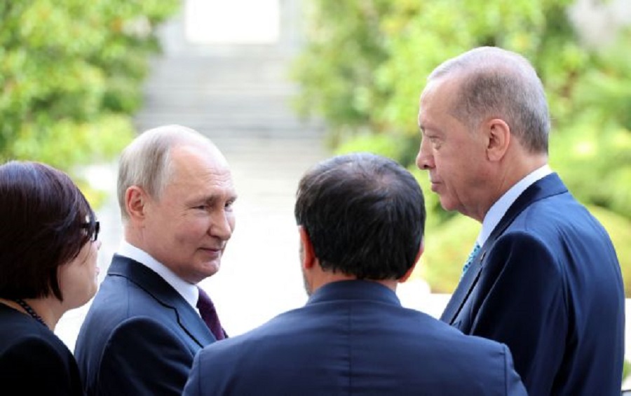 Russian President Vladimir Putin and Turkish President Tayyip Erdogan bid farewell after their talks in Sochi, Russia, September 4, 2023. Sputnik/Mikhail Klimentyev/Kremlin via REUTERS ATTENTION EDITORS - THIS IMAGE WAS PROVIDED BY A THIRD PARTY.