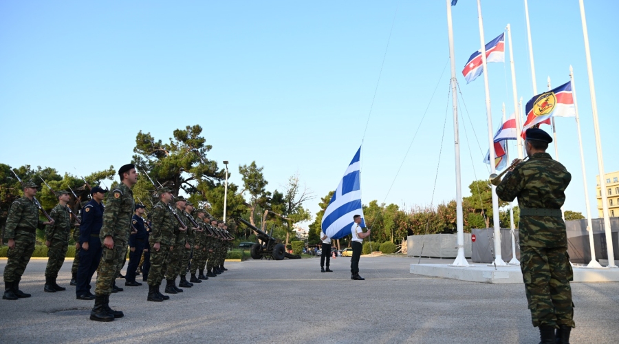 O Υπουργός Εθνικής Άμυνας, Νίκος Δένδιας, παρέστη την Πέμπτη 21  Σεπτεμβρίου 2023, στην τελετή απόδοσης τιμής στους θανόντες της αποστολής ανθρωπιστικής βοήθειας στη Λιβύη, κατά την έπαρση της σημαίας στο Στρατόπεδο "Παπάγου", με την ολοκλήρωση του τριήμερου πένθους των Ενόπλων Δυνάμεων. Παρέστησαν επίσης ο Υφυπουργός Εθνικής Άμυνας Ιωάννης Κεφαλογιάννης, ο Αρχηγός  ΓΕΕΘΑ Στρατηγός Κωνσταντίνος Φλώρος, ο Αρχηγός ΓΕΑ Αντιπτέραρχος (Ι) Θεμιστοκλής Μπουρολιάς, ο Υπαρχηγός ΓΕΣ Αντιστράτηγος Ανδρέας Κορωνάκης, ως εκπρόσωπος του Αρχηγού ΓΕΣ Αντιστράτηγου Άγγελου Χουδελούδη, ο Υπαρχηγός ΓΕΝ Υποναύαρχος Κωνσταντίνος Βλάχος ΠΝ, ως εκπρόσωπος του Αρχηγού ΓΕΝ  Αντιναύαρχου Ιωάννη Δρυμούση ΠΝ, καθώς και άλλοι υπηρεσιακοί παράγοντες. Ακολούθησε επιμνημόσυνη δέηση στον Καθεδρικό Ιερό Ναό Ένοπλων Δυνάμεων, Παναγίας Παντάνασσας.  (ΓΡΑΦΕΙΟ ΤΥΠΟΥ ΥΠ. ΑΜΥΝΑΣ/EUROKINISSI)