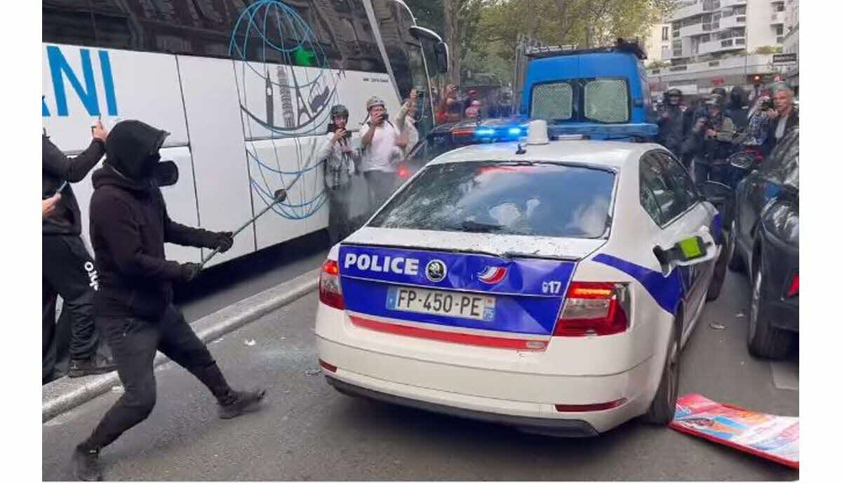 manifestations-contre-les-violences-policieres-une-voiture-des-forces-de-l-ordre-attaquee-a-la-barre-de-fer-1695485454