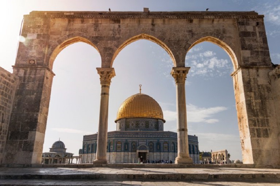 view-dome-rock-through-scales-souls-colonnade-jerusalem-israel