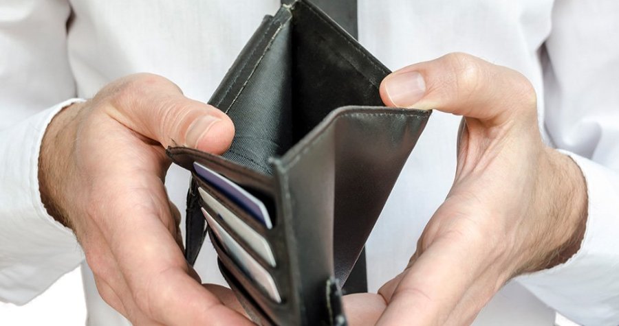 Man holding an empty wallet