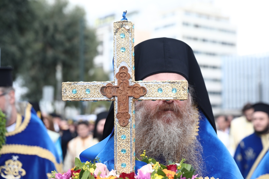 Θεοφάνεια. Δοξολογία και Αγιασμός των υδάτων στο λιμάνι του Πειραιά. Σάββατο 6 Ιανουαρίου 2024 (ΚΩΣΤΑΣ ΤΖΟΥΜΑΣ / EUROKINISSI)