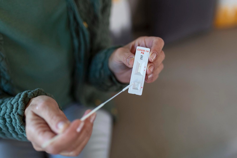 portrait-relaxed-mature-woman-taking-selfswabbing-home-tests-covid19-home-senior-woman-using-cotton-swab-while-doing-coronavirus-pcr-test-home-quarantine-pandemic