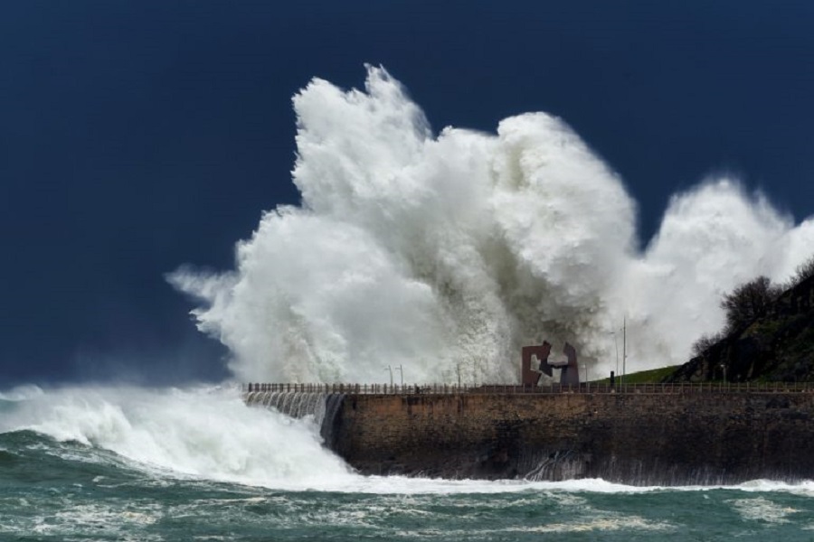 wave-caused-by-big-storm-crashing-coastline-san-