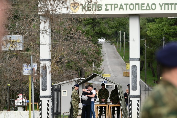 Στο Κέντρο Εκπαίδευσης Πυροβολικού (ΚΕΠΒ) Θήβας παρουσιάστηκε ο πρόεδρος του ΣΥΡΙΖΑ - Προοδευτική Συμμαχία Στέφανος Κασσελάκης για να εκπληρώσει την στρατιωτική του θητεία, Παρασκευή 15 Μαρτίου 2024. Ο Στέφανος Κασσελάκης υπηρέτησε στον ελληνικό στρατό ως απόδημος και η στρατιωτική του θητεία είχε  διάρκεια 20 ημερών και συμπεριλάμβανε τις βασικές γνώσεις ενός στρατιώτη.
(ΜΙΧΑΛΗΣ ΚΑΡΑΓΙΑΝΝΗΣ/EUROKINISSI)