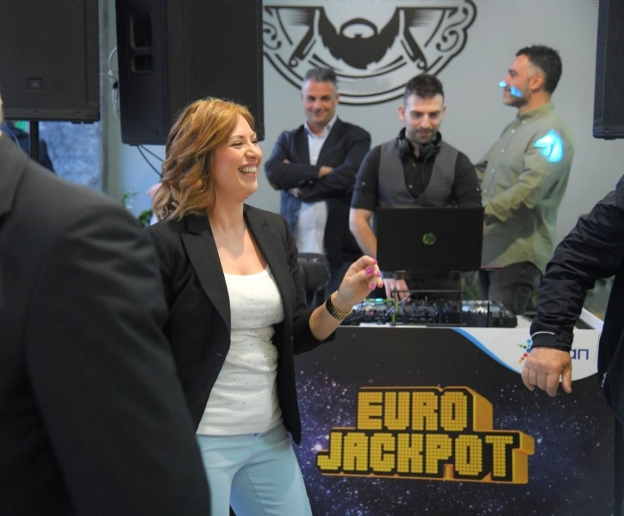 Το Eurojackpot γιόρτασε τον πρώτο Έλληνα νικητή που κέρδισε 1 εκατ. ευρώ στη Λαμία