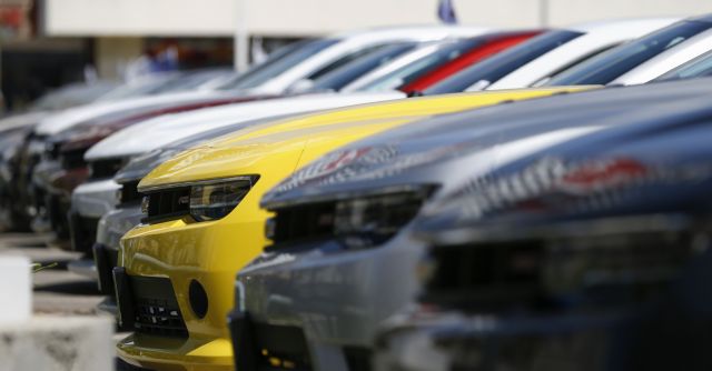 A group of Chevrolet Camaro cars for sale is pictured at a car dealership in Los Angeles, California in this April 1, 2014 file photo. Automakers reported June 3, 2013 higher-than-expected U.S. new car sales in May, underpinning a broader recovery in the U.S. economy.REUTERS/Mario Anzuoni/Files  (UNITED STATES - Tags: TRANSPORT BUSINESS POLITICS) - RTR3JJQ0