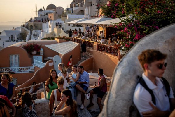 2024-07-27T075249Z_1630465580_RC2J29A8KMNY_RTRMADP_5_GREECE-TOURISM-SANTORINI-CROWDS-1-600x400