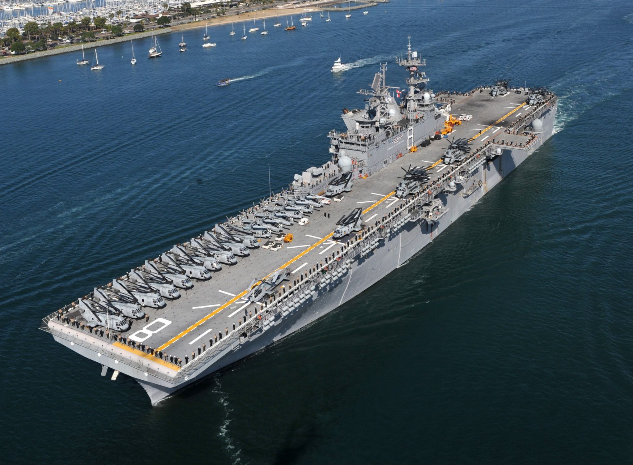 Amphibious_assault_ship_USS_Makin_Island_LHD_8_cropped-2048x1504