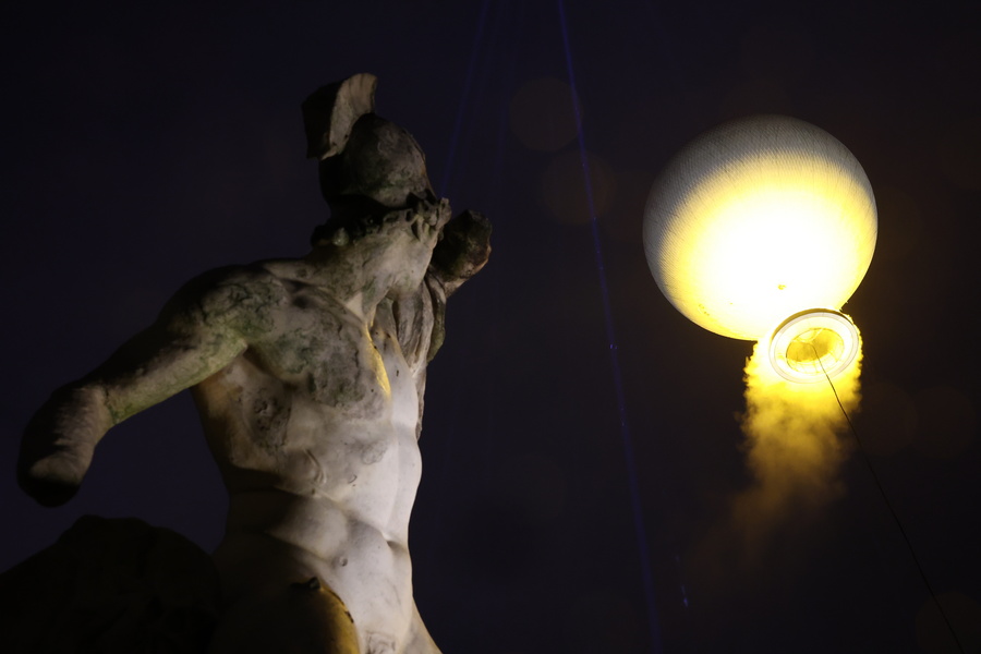 epa11498251 The cauldron with the Olympic flame hovers over La Concorde during the Opening Ceremony of the Paris 2024 Olympic Games, in Paris, France, 26 July 2024.  EPA/Jan Woitas / POOL