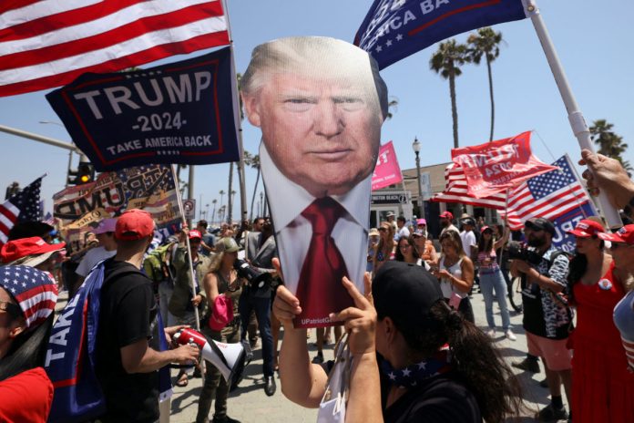 TRUMP-RALLY-2-1200x800-696x464