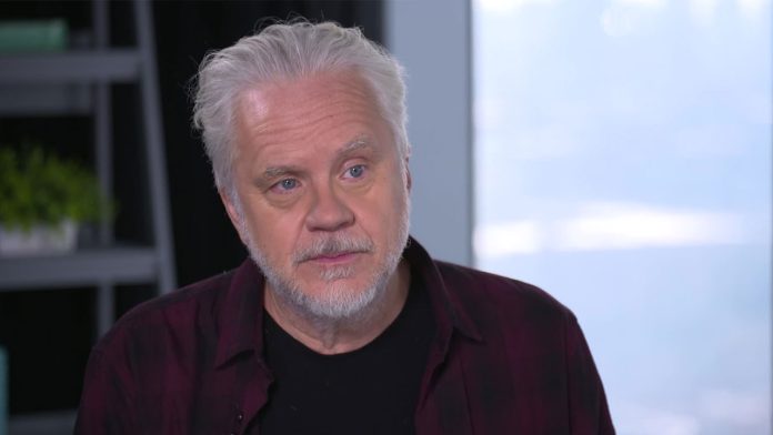 Tim-Robbins-696x392