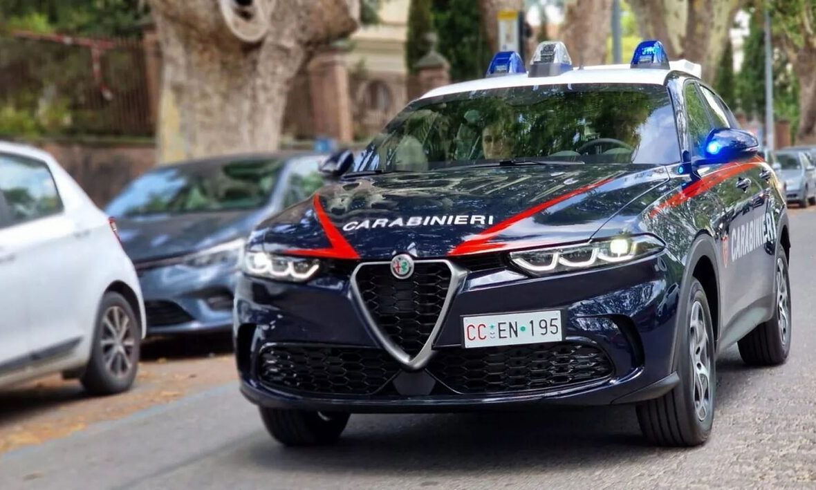 1718223640863-539543580-ALFA-ROMEO-TONALE-HYBRID-CARABINIERI-1