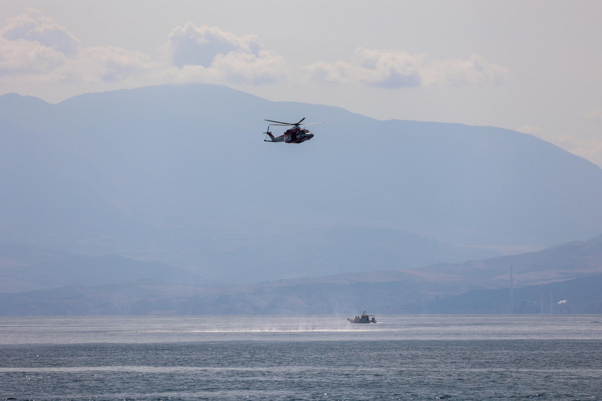 epa11554919 Fire Brigade and Coast Guard units search for missing people who were on board a sailboat that sank in Palermo, Sicily, Italy, 19 August 2024. At least one person died, six remain missing and 15 passengers were rescued, after a 56-meter-long luxury sailboat, the Bayesian, with 22 people on board, sank at dawn on 19 August off Porticello, near Palermo, after a tornado hit the area.  EPA/IGOR PETYX