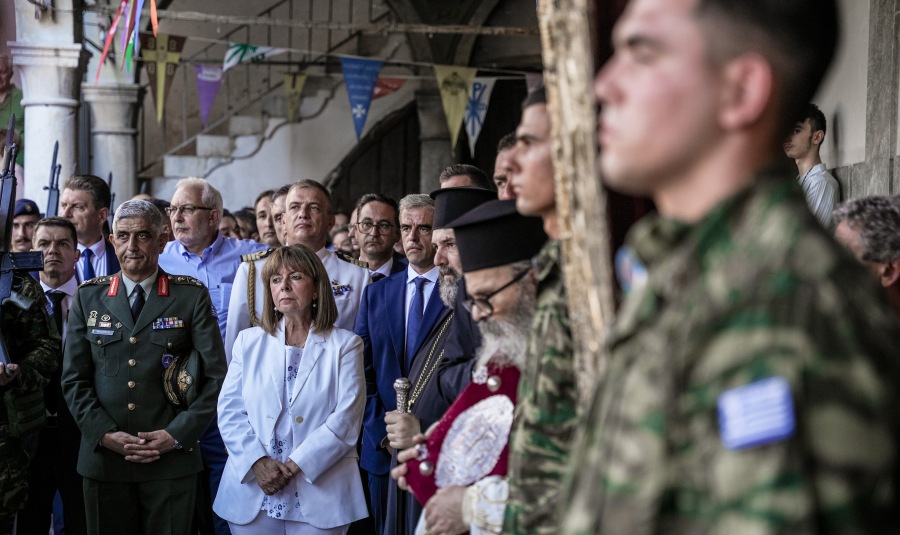 Η Πρόεδρος της Δημοκρατίας Κατερίνα Σακελλαροπούλου στη θεία λειτουργία για την εορτή της Κοιμήσεως της Θεοτόκου στον Ιερό Ναό Κοιμήσεως Θεοτόκου Αγιάσου, στη Λέσβο. Πέμπτη 15 Αυγούστου 2024 (ΠΑΝΑΓΙΩΤΗΣ ΜΠΑΛΑΣΚΑΣ/EUROKINISSI)