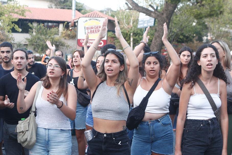 Συγκέντρωση διαμαρτυρίας στη Πεντέλη όπου ο Πρωθυπουργός Κυριάκος Μητσοτάκης θα μεταβεί με υπουργικό κλιμάκιο για σύσκεψη Τρίτη 20 Αυγούστου 2024 (ΣΩΤΗΡΗΣ ΔΗΜΗΤΡΟΠΟΥΛΟΣ / ΕUROKINISSI)