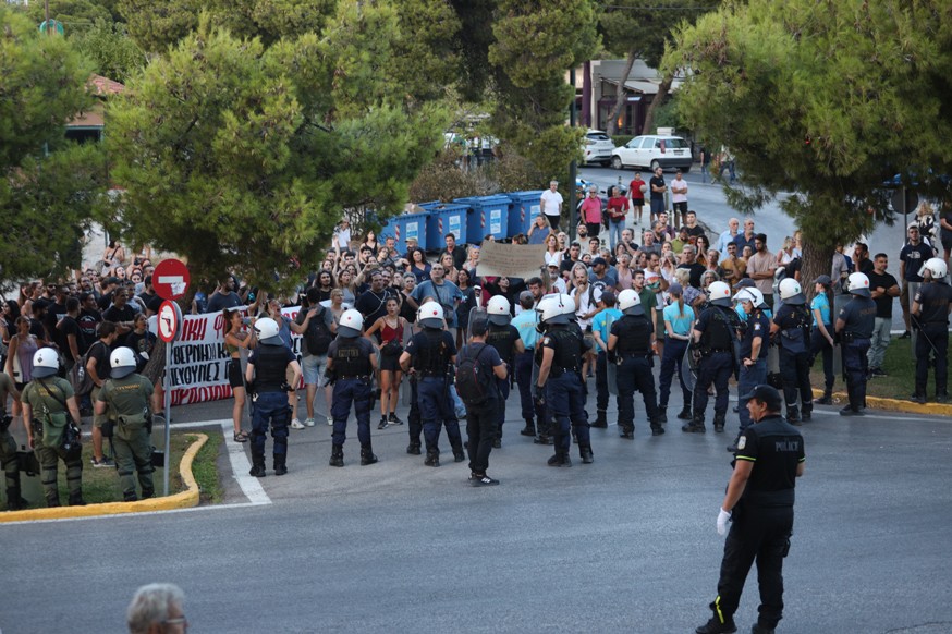 Συγκέντρωση διαμαρτυρίας στη Πεντέλη όπου ο Πρωθυπουργός Κυριάκος Μητσοτάκης θα μεταβεί με υπουργικό κλιμάκιο για σύσκεψη Τρίτη 20 Αυγούστου 2024 (ΓΙΑΝΝΗΣ ΠΑΝΑΓΟΠΟΥΛΟΣ / ΕUROKINISSI)