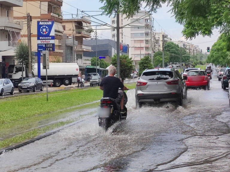 ΝΕΑ ΣΜΥΡΝΗ -ΞΑΦΝΙΚΗ ΒΡΟΧΗ ΠΛΗΜΜΥΡΙΣΜΕΝΟΙ ΔΡΟΜΟΙ (ΓΙΑΝΝΗΣ ΠΑΝΑΓΟΠΟΥΛΟΣ/ EUROKINISSI)