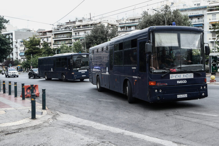 Απολογίες στους ανακριτές των πρώτων κατηγορουμένων για την επίθεση έξω από το γήπεδο της ΑΕΚ και τη δολοφονία του 29χρονου στη Νέα Φιλαδέλφεια, Κυριακή 13 Αυγούστου 2023. 
(ΣΩΤΗΡΗΣ ΔΗΜΗΤΡΟΠΟΥΛΟΣ/EUROKINISSI)