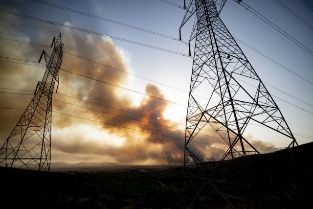 Wildfire in Varibobi, Attica on August 3, 2021. / Πυρκαγιά στην Βαρυμπόμπη Αττικής, 3 Αυγούστου 2021