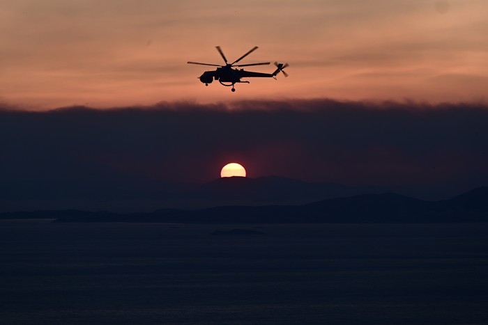 Πυρκαγιά στον Νέο Κουβαρά Αττικής, Δευτέρα 17 Ιουλίου 2023. Για την κατάσβεσή της επιχείρησαν 30 πυροσβέστες με 14 οχήματα, 2 αεροσκάφη και 4 ελικόπτερα.
(ΜΙΧΑΛΗΣ ΚΑΡΑΓΙΑΝΝΗΣ/EUROKINISSI)