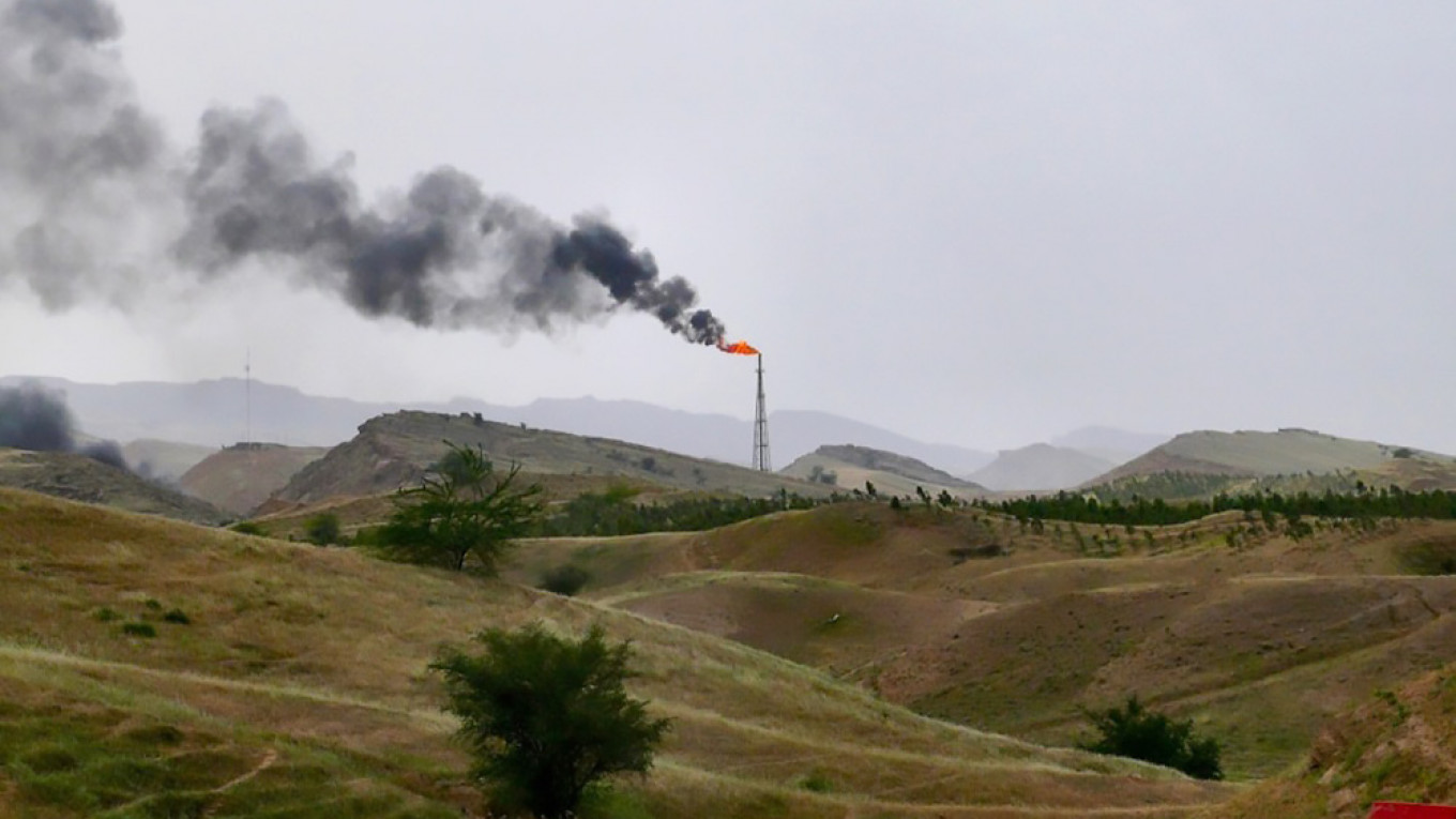 1018_IRAN_oil_gas_field_ahvaz_county_bne_generic_Iranian_Fire_altar_Cropped