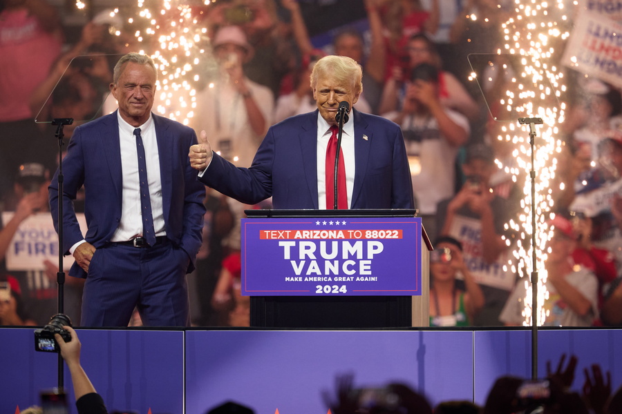 epaselect epa11562392 Robert F. Kennedy Jr. (L) joins Republican presidential nominee Donald J. Trump at an election rally at the Desert Diamond Arena in Glendale, Arizona, USA, 23 August 2024. The US presidential election takes place on 05 November 2024. Kennedy announced earlier today that he is ending his campaign for the presidency and endorsing Republican presidential nominee Donald Trump.  EPA/ALLISON DINNER