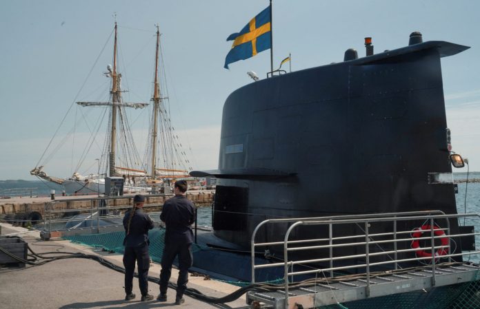 NATO-SWEDEN-SUBMARINE-1200x774-696x449