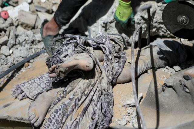 SENSITIVE MATERIAL. THIS IMAGE MAY OFFEND OR DISTURB    Rescuers work to recover the body of a Palestinian girl from under the rubble of a house hit in an Israeli strike, amid the Israel-Hamas conflict, in Gaza City September 19, 2024. REUTERS/Dawoud Abu Alkas