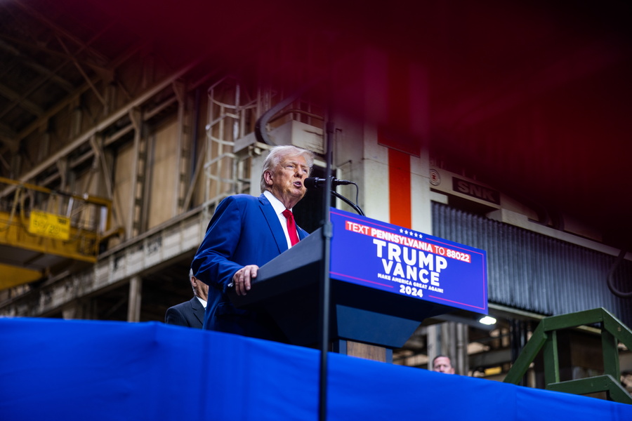 epa11555538 Former US President and Republican presidential nominee Donald Trump delivers remarks to the press on his economic agenda at a machining manufacturer in York, Pennsylvania, USA, 19 August 2024. Trump used the opportunity to go after his rival Vice President Kamala Harris' economic plan.  EPA/JIM LO SCALZO