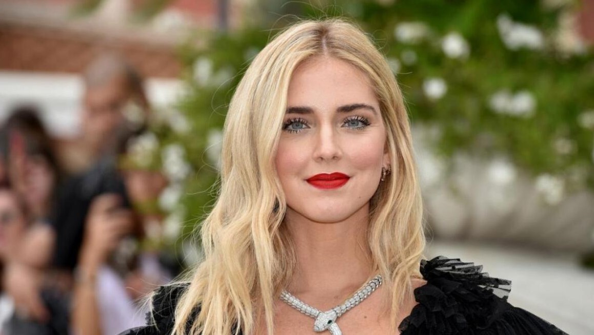 chiara-ferragni-i-diasimi-italida-influencer-pou-erchetai-stin-ellada