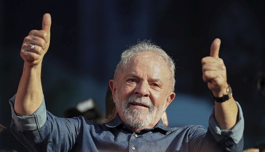 epa09921580 Former Brazilian President Luiz Inacio Lula da Silva takes part in a demonstration by the country's main trade unions amid International Labor Day, in Sao Paulo, Brazil, 01 May 2022. Labor Day, also known as International Workers' Day or May Day, is observed worldwide on 01 May.  EPA/Sebastiao Moreira