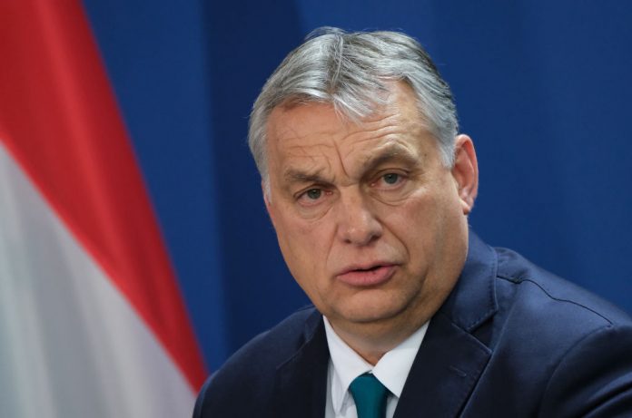 orban-696x461