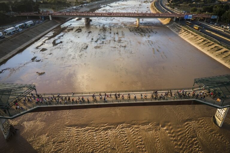 Volunteers return from helping affected municipalities four days after flash floods swept away everything in their path in the town of Paiporta, the epicentre of the storm, outskirts of Valencia, Spain, Saturday, Nov. 2, 2024.(AP Photo/Angel Garcia)