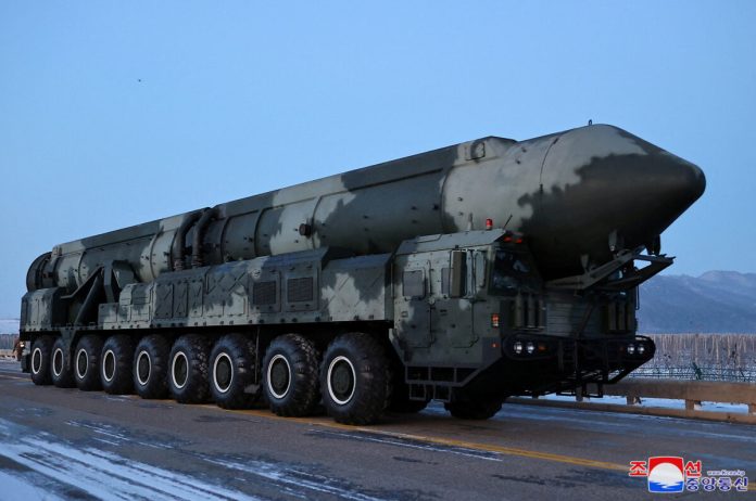 NORTHKOREA-MISSILES-SOLID-FUEL_HWASONG-18_2-1200x796-696x462