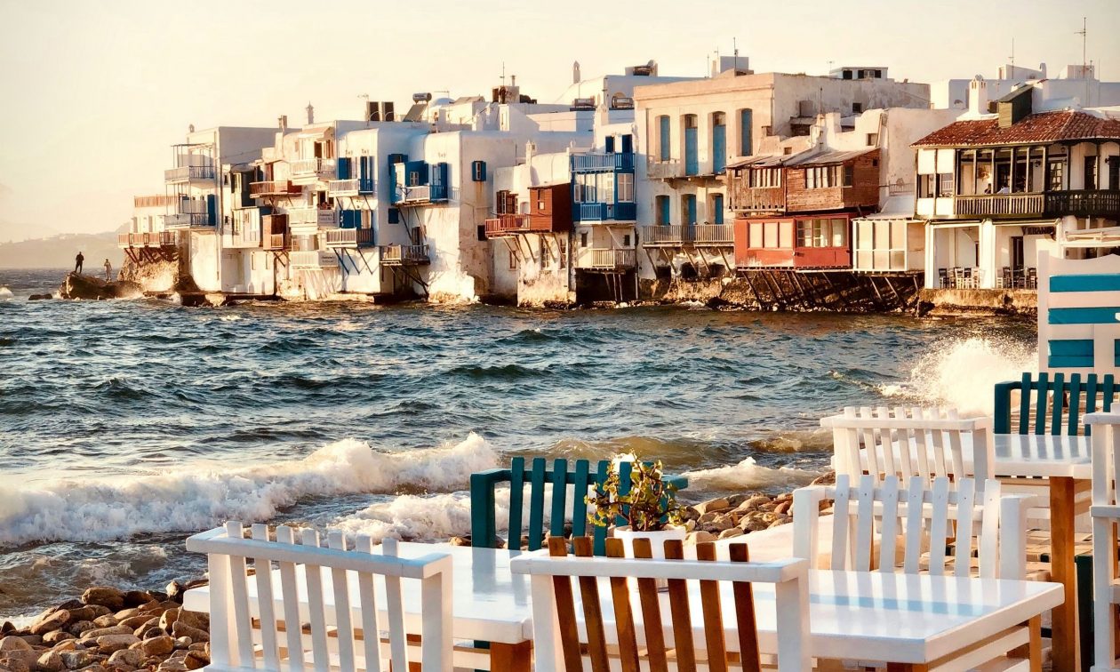 c5b93c76-mykonos-(Unsplash)