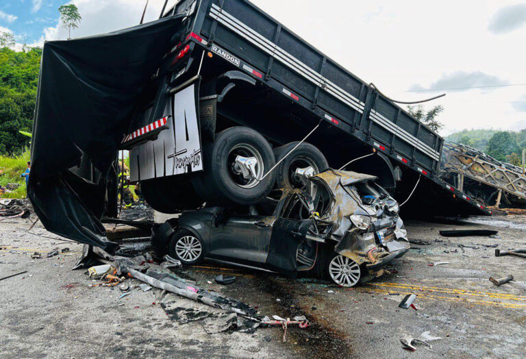 Handout picture released by Minas Gerais Fire Department shows a truck on top of a car on the site of a crash in Teofilo Otoni, Minas Gerais state, Brazil on December 21, 2024. An accident involving a car, a truck and a bus, killed 22 people at BR-116 highway according to a press release by Minas Gerais Fire Department. (Photo by Handout / Minas Gerais Fire Department / AFP) / RESTRICTED TO EDITORIAL USE - MANDATORY CREDIT "AFP PHOTO /  Minas Gerais Fire Department / HANDOUT /  " - NO MARKETING NO ADVERTISING CAMPAIGNS - DISTRIBUTED AS A SERVICE TO CLIENTS