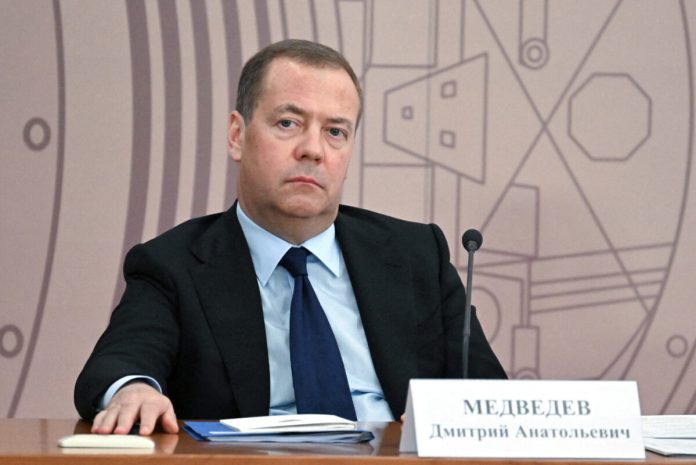 1734247771_RUSSIA-MEDVEDEV-1200x801-696x465