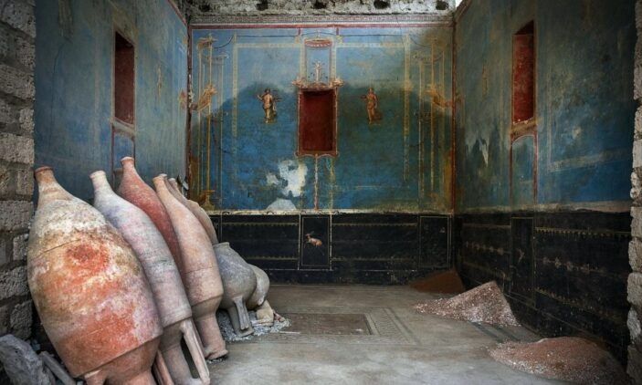 3ec871f7-pompeii-blue-room-2-nc-thg-240612_1718201451768_hpMain_16x9_1600-1-750x422