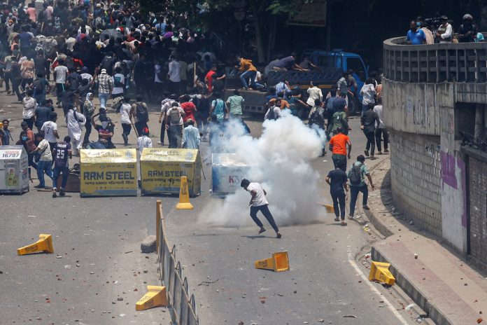 BANGLADESH-PROTESTS_1-696x464