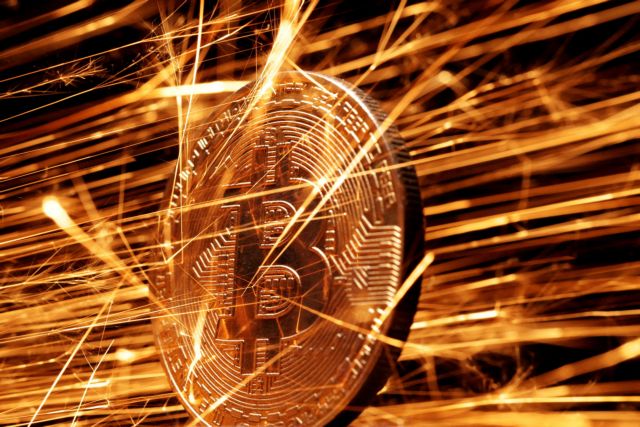 FILE PHOTO: Sparks strike representation of cryptocurrency bitcoin in this illustration taken November 24, 2024. REUTERS/Dado Ruvic/Illustration/File Photo