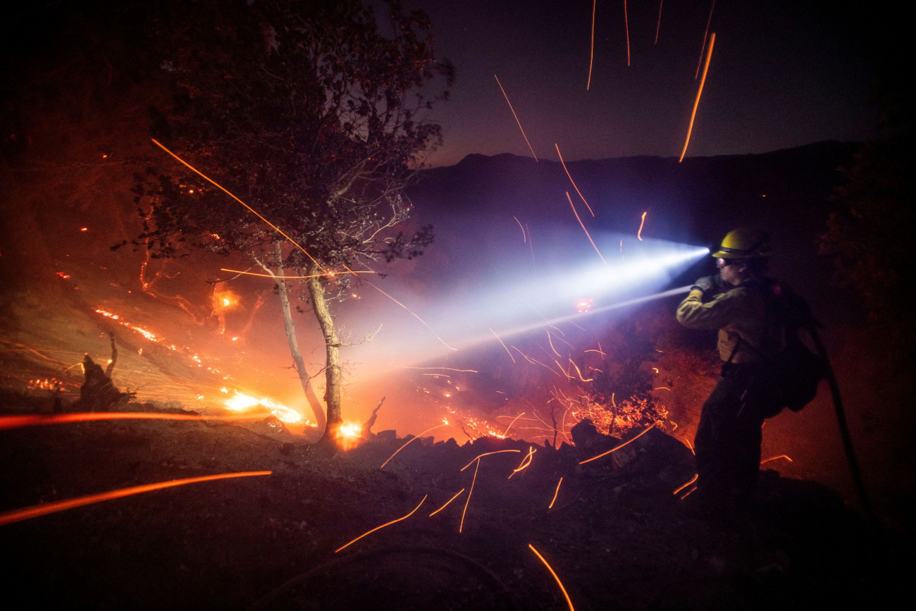 2025-01-10T050607Z_2102340709_RC2P6CABQUB3_RTRMADP_5_CALIFORNIA-WILDFIRES