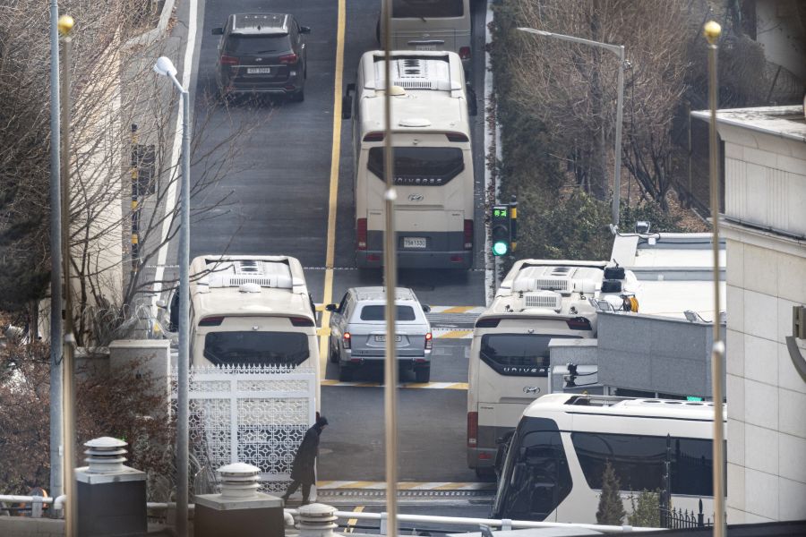 epa11821318 Security personnel check vehicles at the entrance gate of the official residence of impeached President Yoon Suk Yeol in Seoul, South Korea, 13 January 2025. According to Yonhap News Agency, the Corruption Investigation Office for High-ranking Officials (CIO) has requested the cooperation of the Defense Ministry and the Presidential Security Service (PSS) ahead of its second attempt to detain President Yoon over his botched martial law bid.  EPA/JEON HEON-KYUN