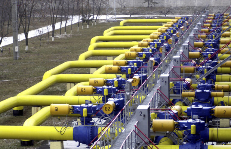 FILE - A set of pipes in a gas storage and transit point in Boyarka, just outside Kiev, Ukraine, Jan. 3, 2006. (AP Photo/Sergei Chuzavkov, File)